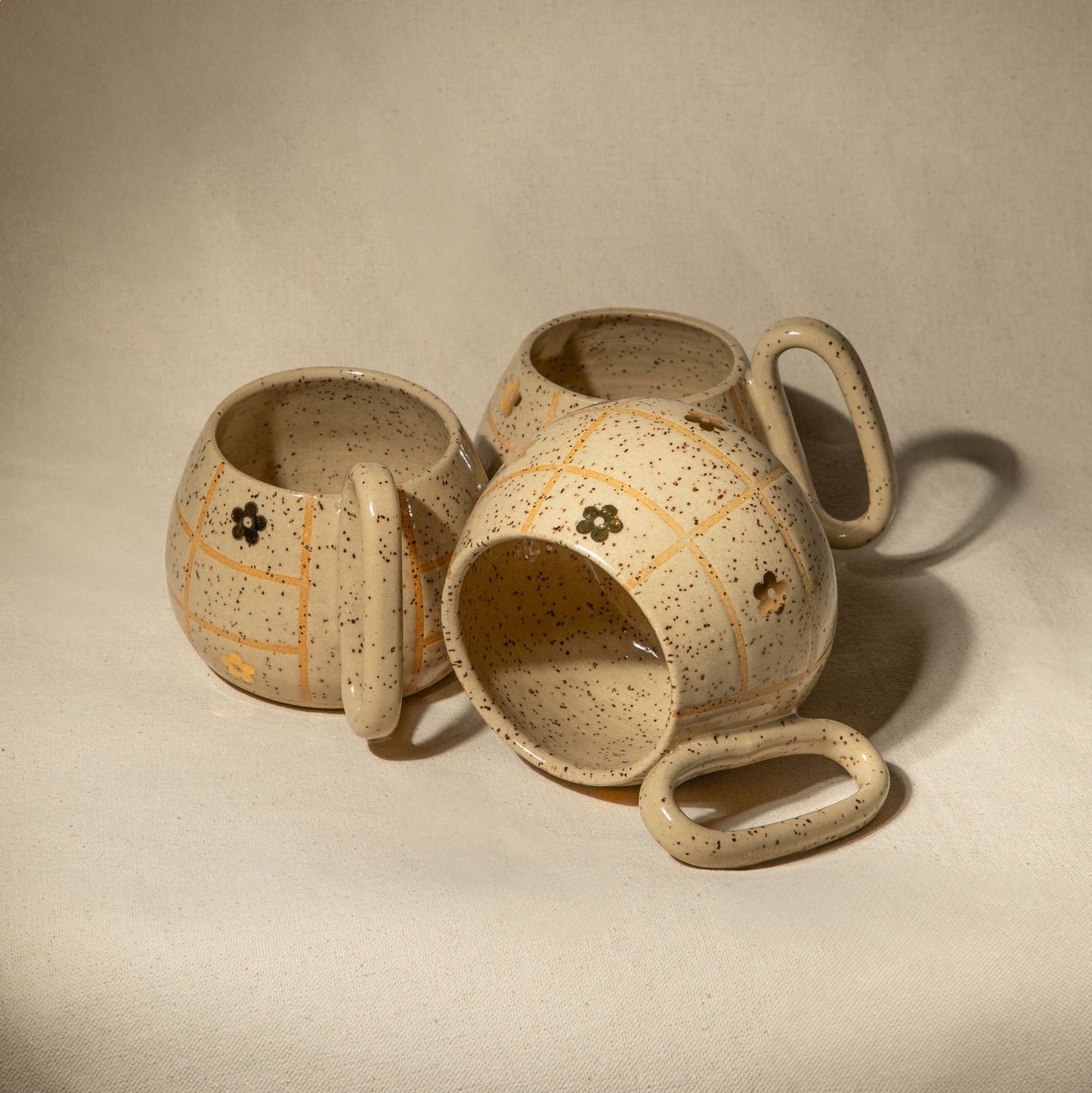 Grid Mug with Gold Flowers