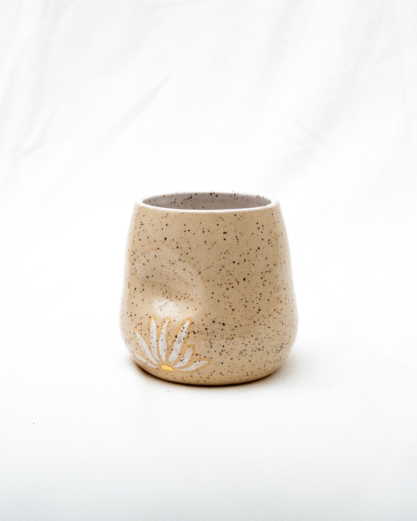 Daisy Pinch Cup with 22kt Gold Details - Speckled Thumb Indentation Cup with 22kt Gold