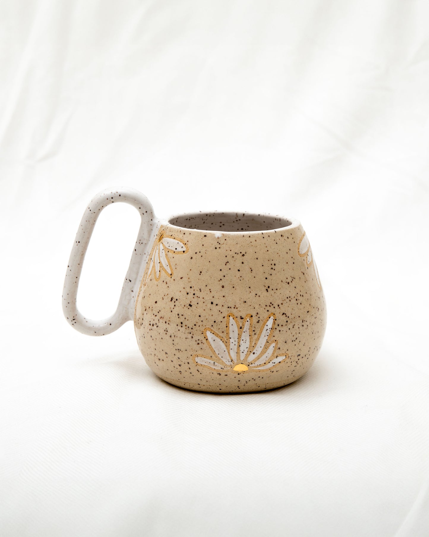 Daisy Mug with 22kt Gold Details - Speckled Mug with 22kt gold