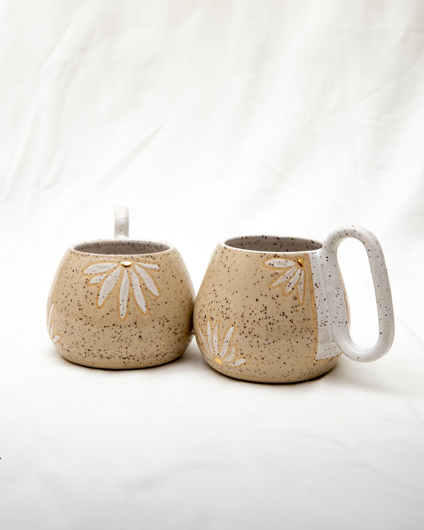 Daisy Mug with 22kt Gold Details - Speckled Mug with 22kt gold