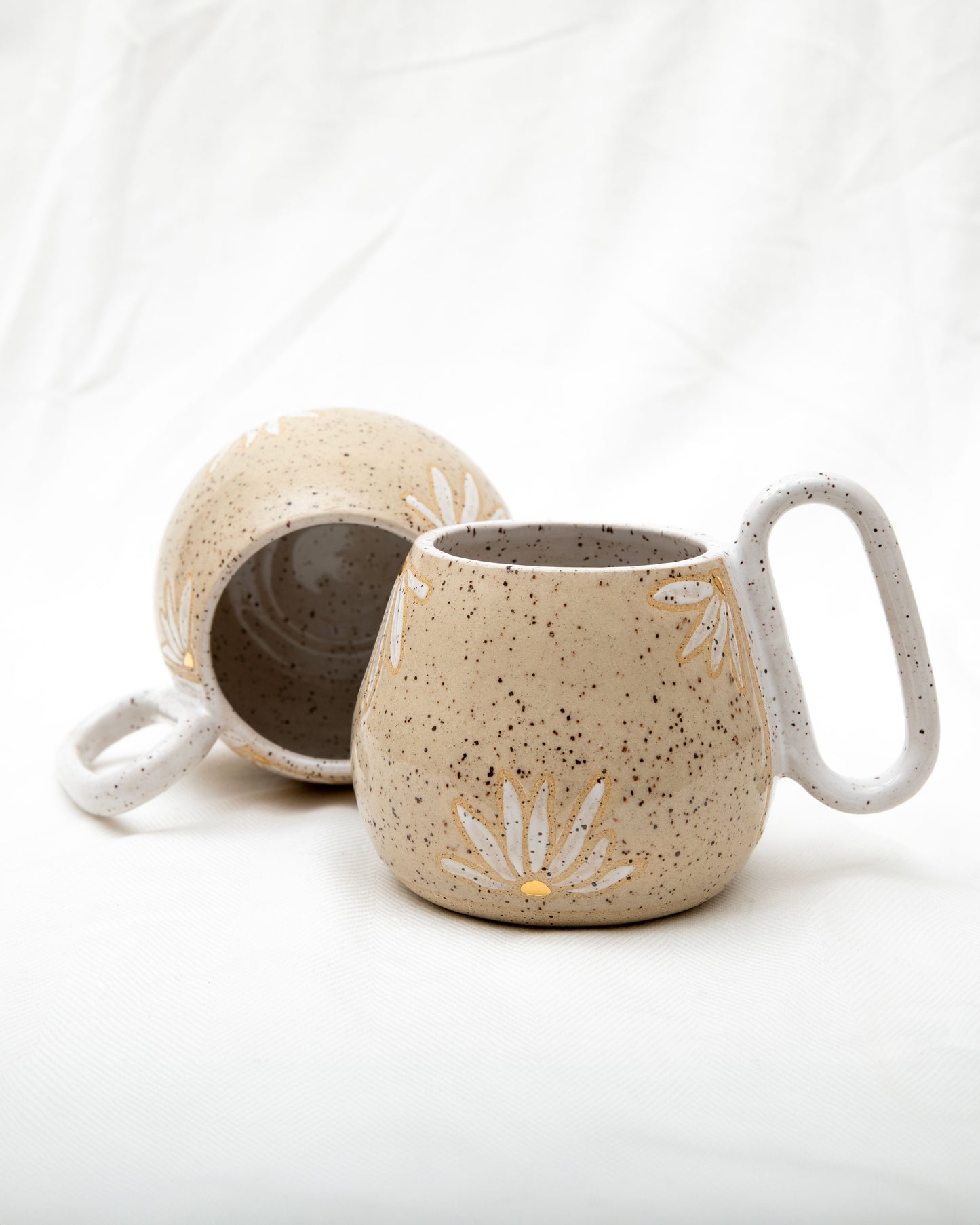 Daisy Mug with 22kt Gold Details - Speckled Mug with 22kt gold